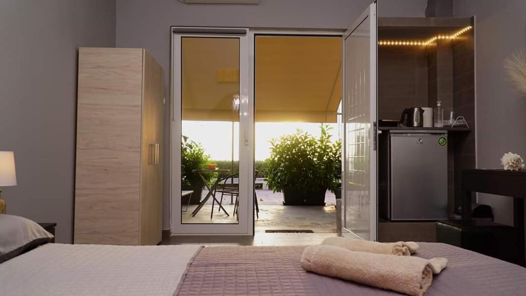 New Seafront Studio Guest House Anavyssos Bagian luar foto