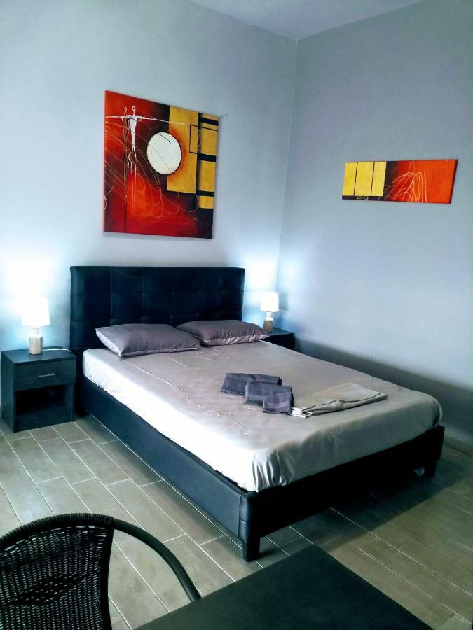 New Seafront Studio Guest House Anavyssos Bagian luar foto