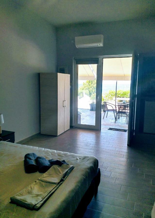 New Seafront Studio Guest House Anavyssos Bagian luar foto