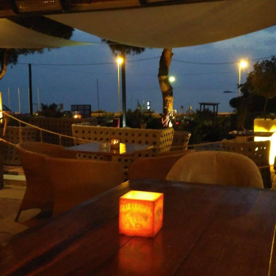 New Seafront Studio Guest House Anavyssos Bagian luar foto