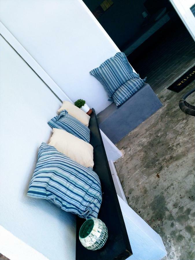 New Seafront Studio Guest House Anavyssos Bagian luar foto