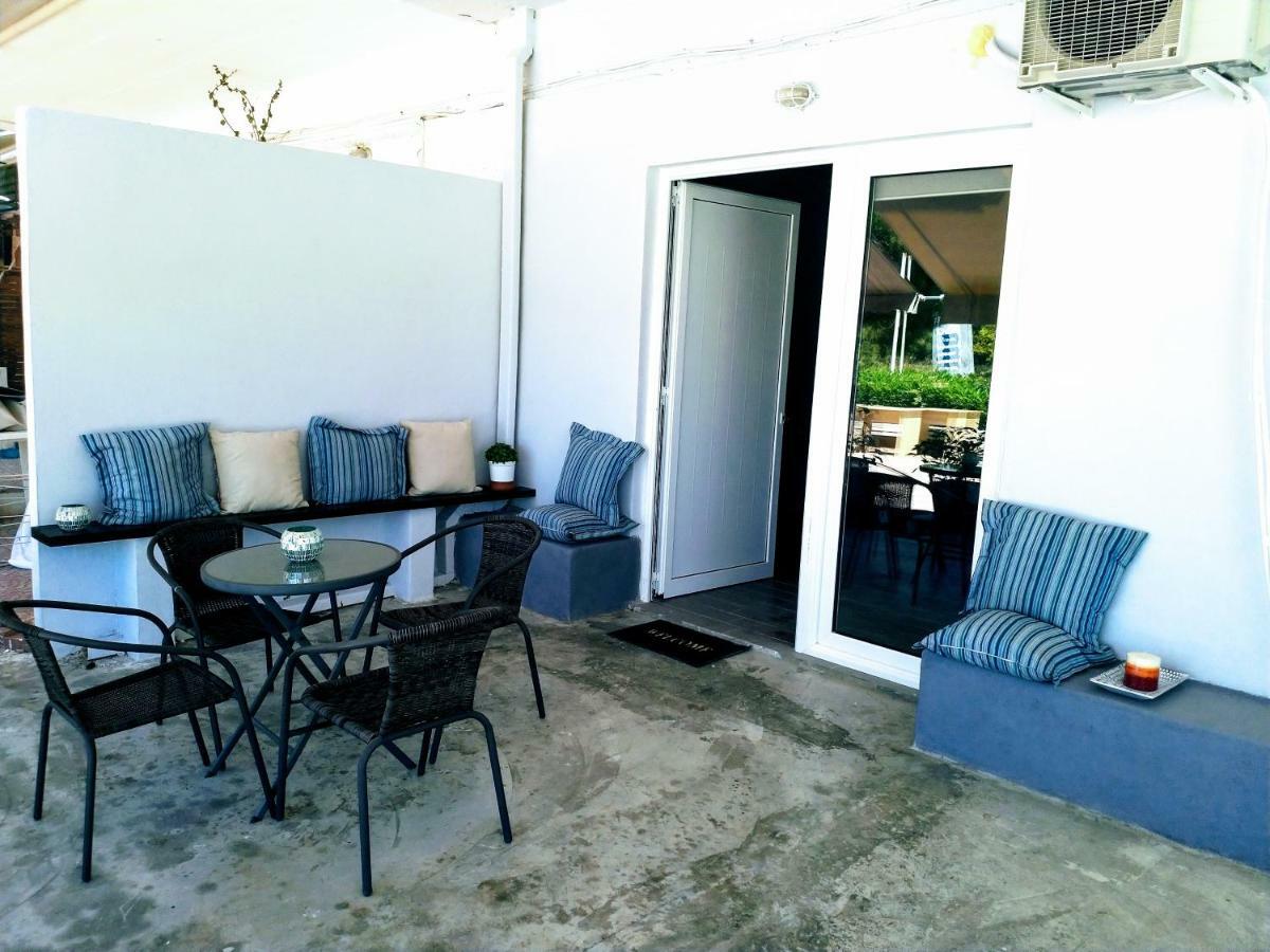 New Seafront Studio Guest House Anavyssos Bagian luar foto